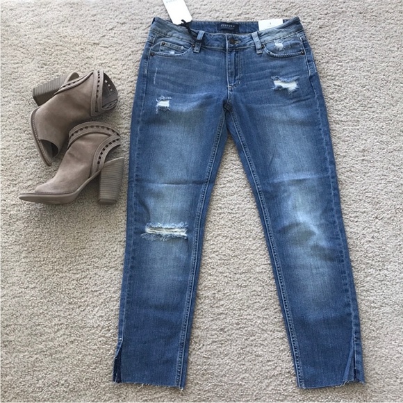 Distressed Ankle Length Jeans - Picture 5 of 8